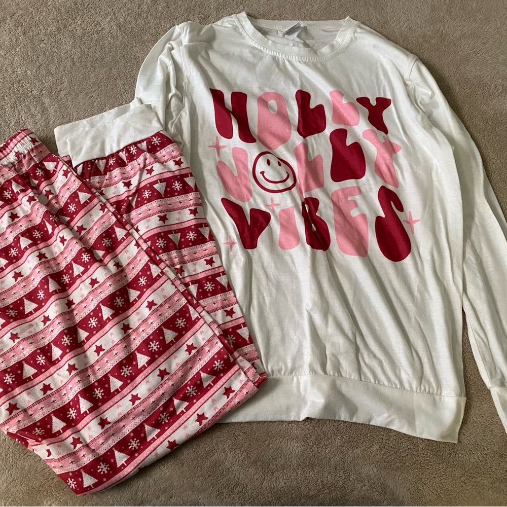 Holly Jolly Vibes Pajama Set
